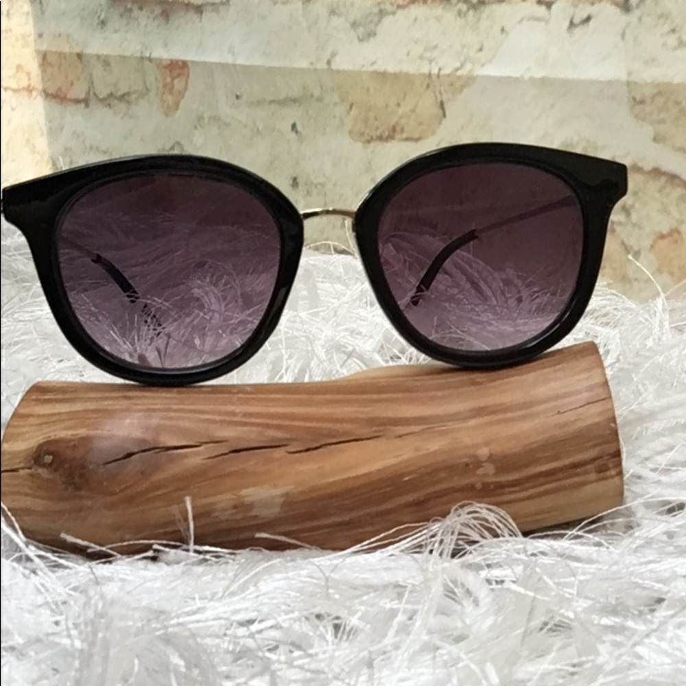 New Classic Black Round Gradient Tinted Sunglasses with Wire Arms